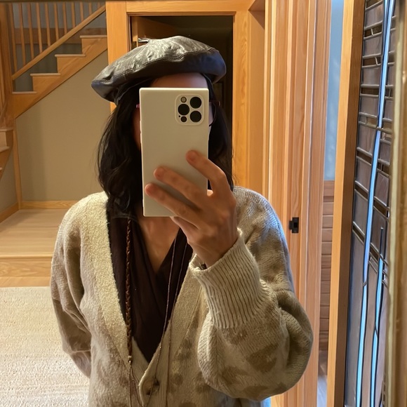 WEEKEND MaxMara chocolate brown leather beret. Made in Italy. Gently worn. - Picture 4 of 8